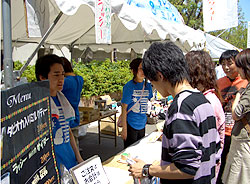 名大祭の模擬店での様子